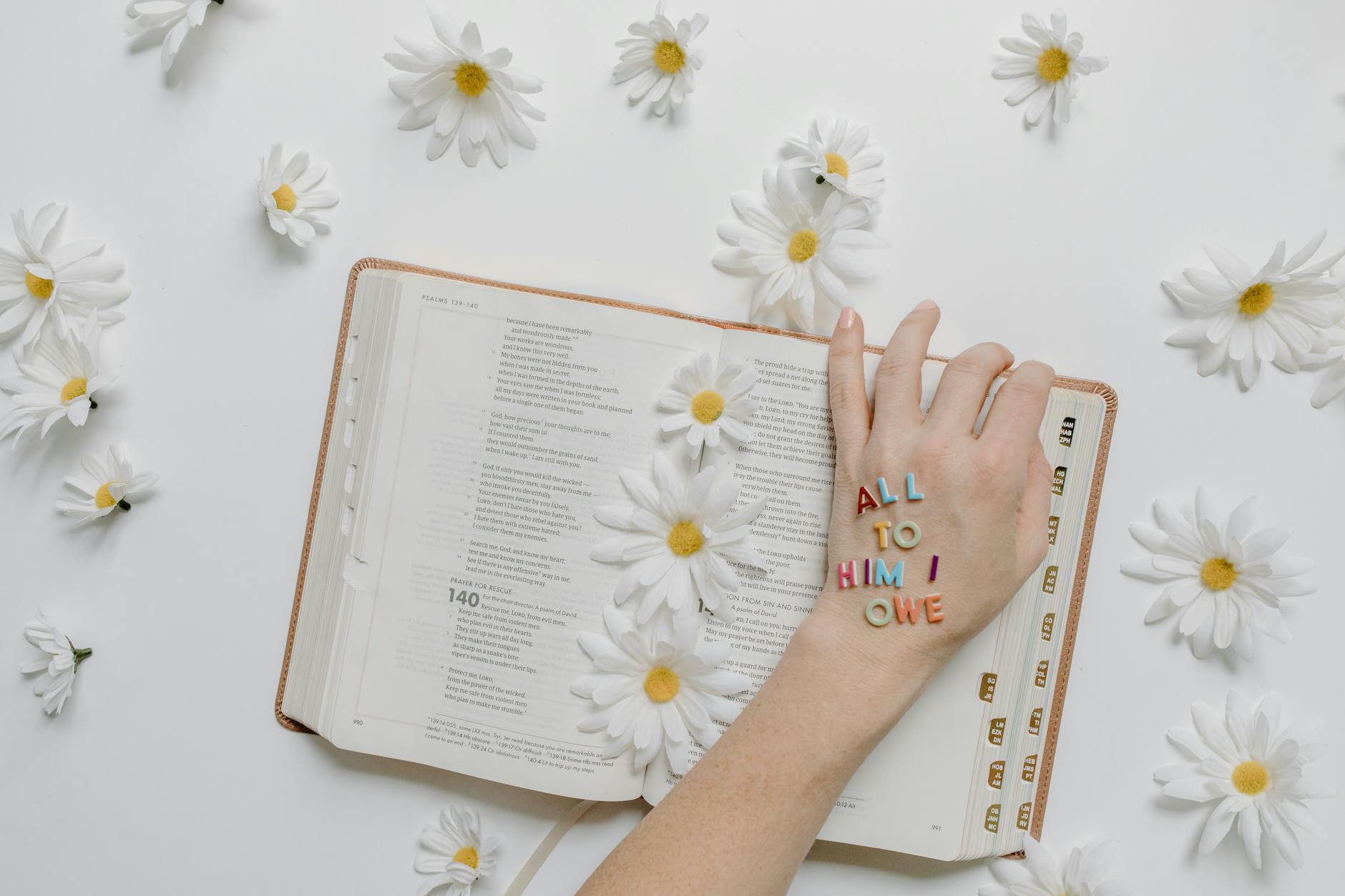hand flowers morning spring